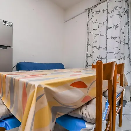 Agi * Kaštela